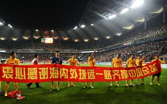 开云-关于恒大对阵羽毛球队展开拉锯大战，最终险胜对手的信息